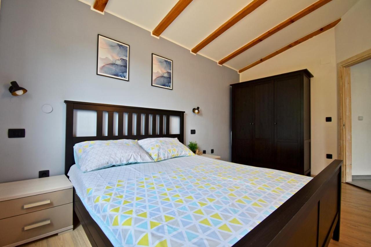 Relaxing Holiday House With Terrace Sea View Medulin Bagian luar foto