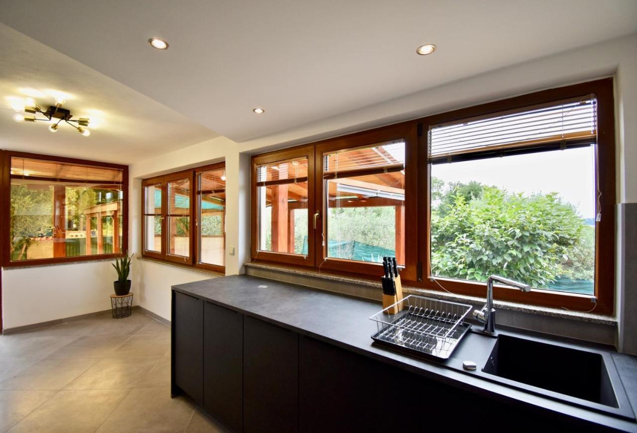 Relaxing Holiday House With Terrace Sea View Medulin Bagian luar foto