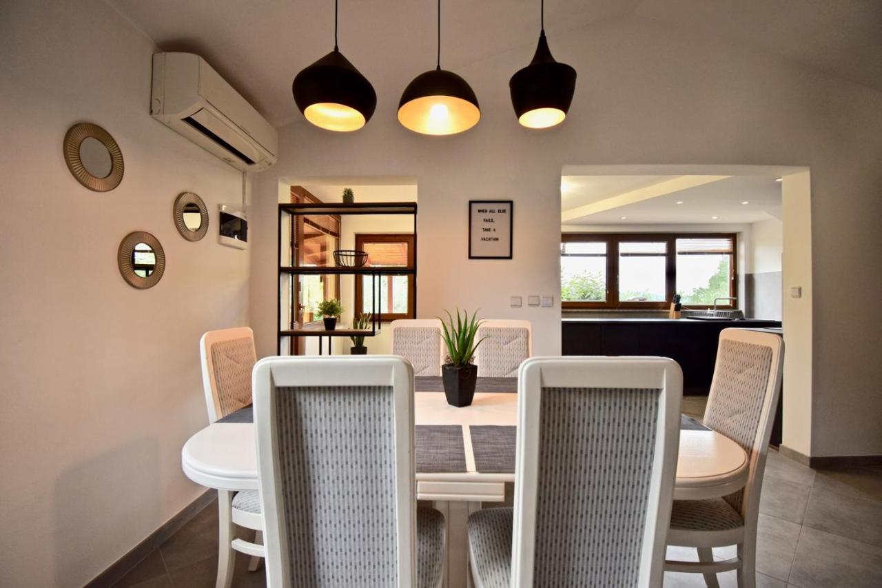 Relaxing Holiday House With Terrace Sea View Medulin Bagian luar foto