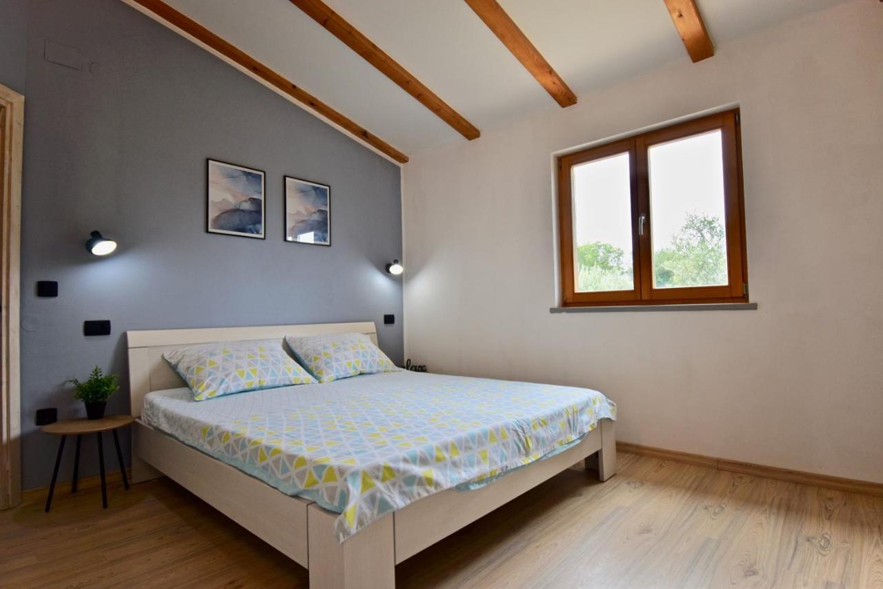 Relaxing Holiday House With Terrace Sea View Medulin Bagian luar foto