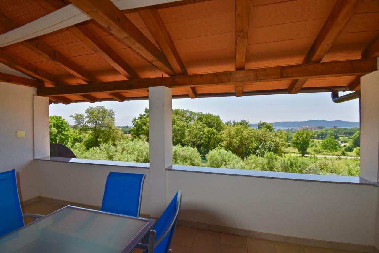 Relaxing Holiday House With Terrace Sea View Medulin Bagian luar foto