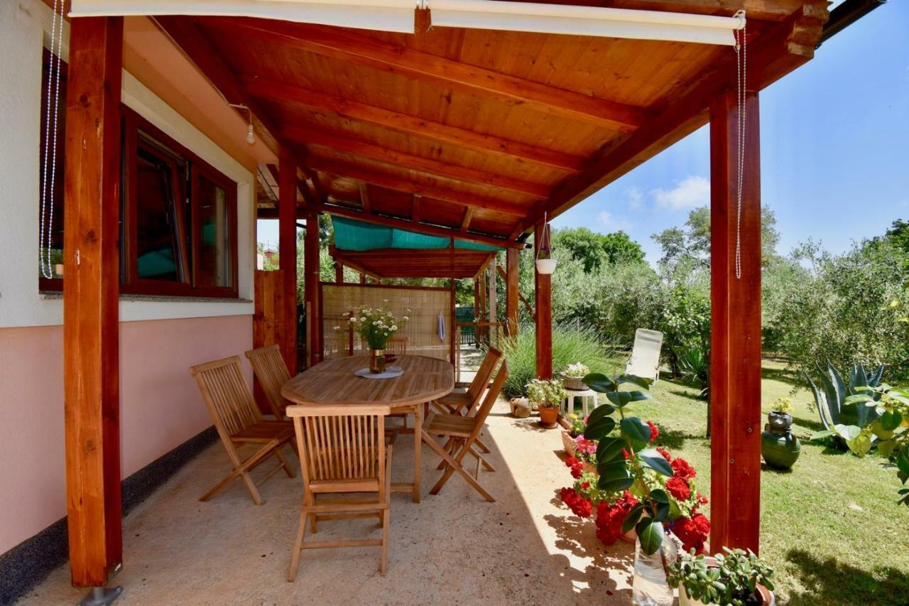 Relaxing Holiday House With Terrace Sea View Medulin Bagian luar foto