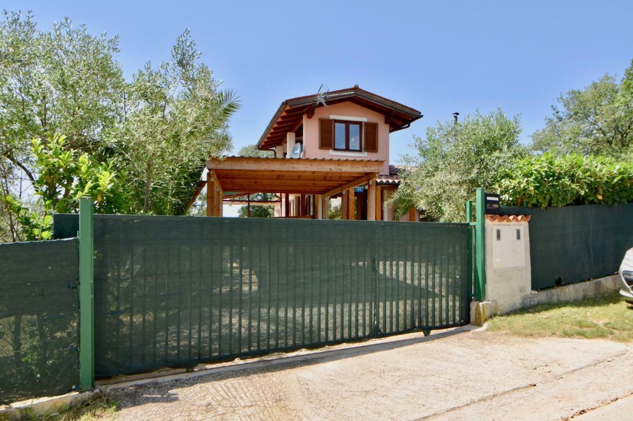 Relaxing Holiday House With Terrace Sea View Medulin Bagian luar foto